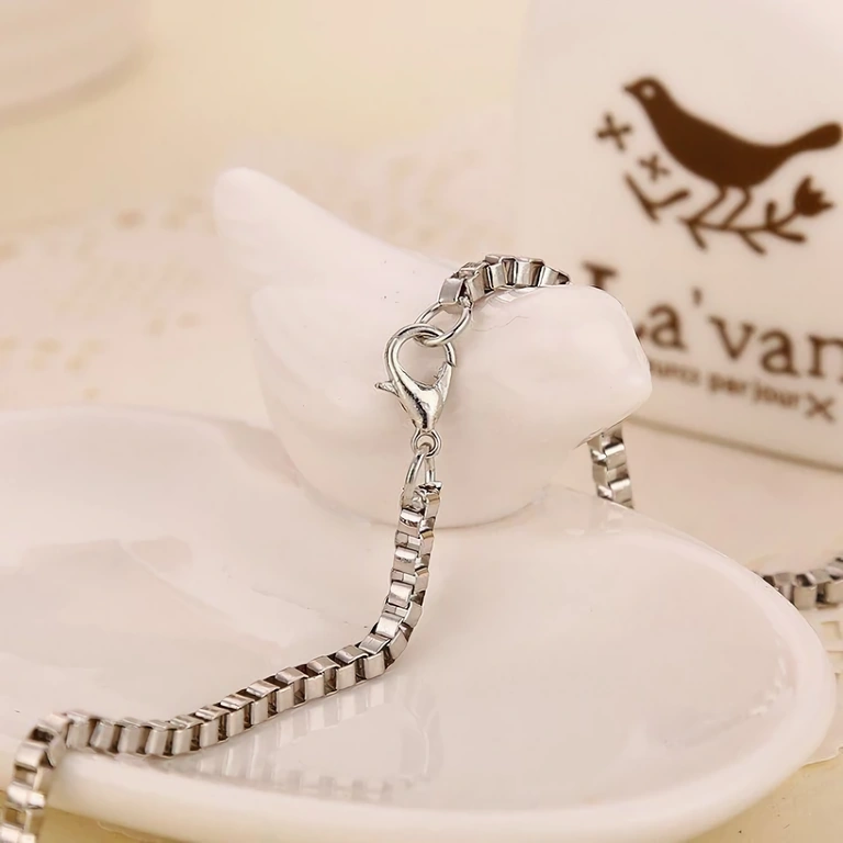 Пандант във форма на кръст, вдъхновен от Fast & Furious