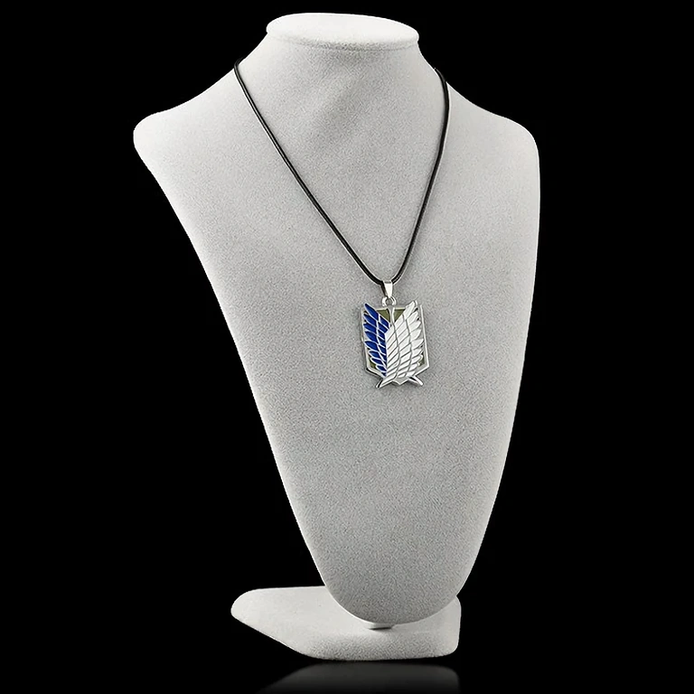 Сребърно колие с медальон Attack on Titan – идеално за аниме фенове