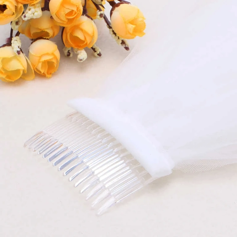 Впечатляващ дълъг воал с гребен – стил кралска сватба