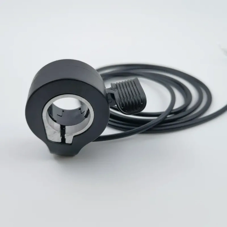 Ергономична дръжка за прецизен контрол на електрическа тротинетка