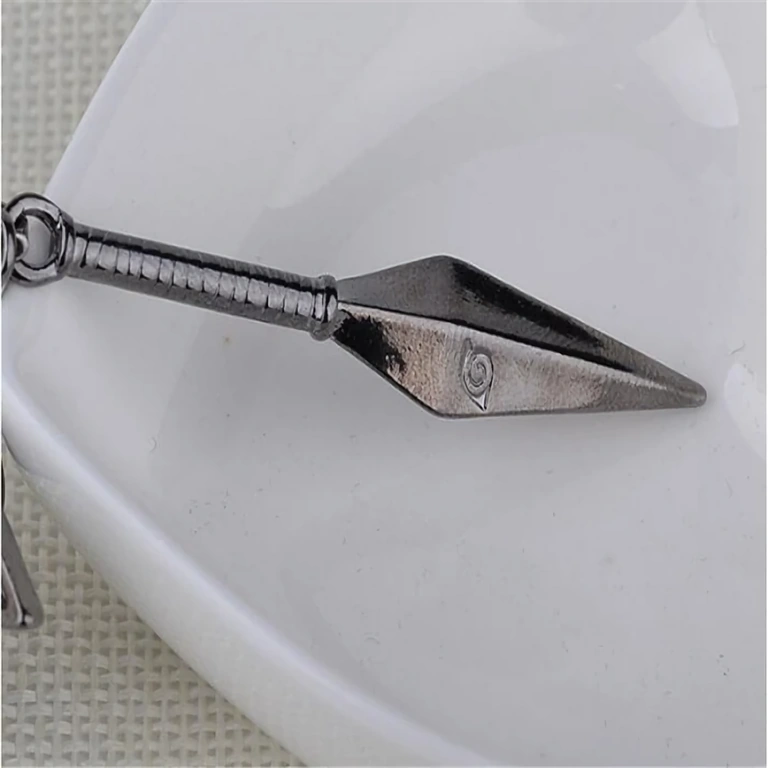 Метална висулка Kunai с кожена верижка