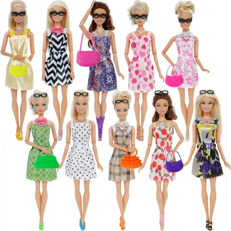 Обувки и чанти в различни цветове за кукли Barbie