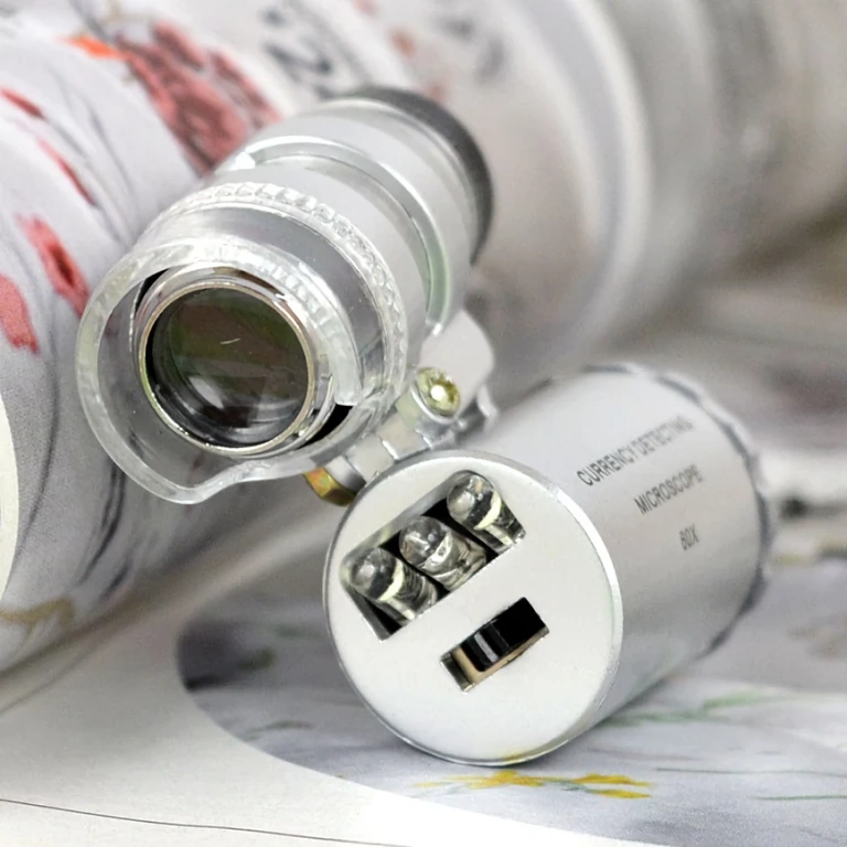 Компактен преносим микроскоп с LED и UV лампа за детайлна инспекция