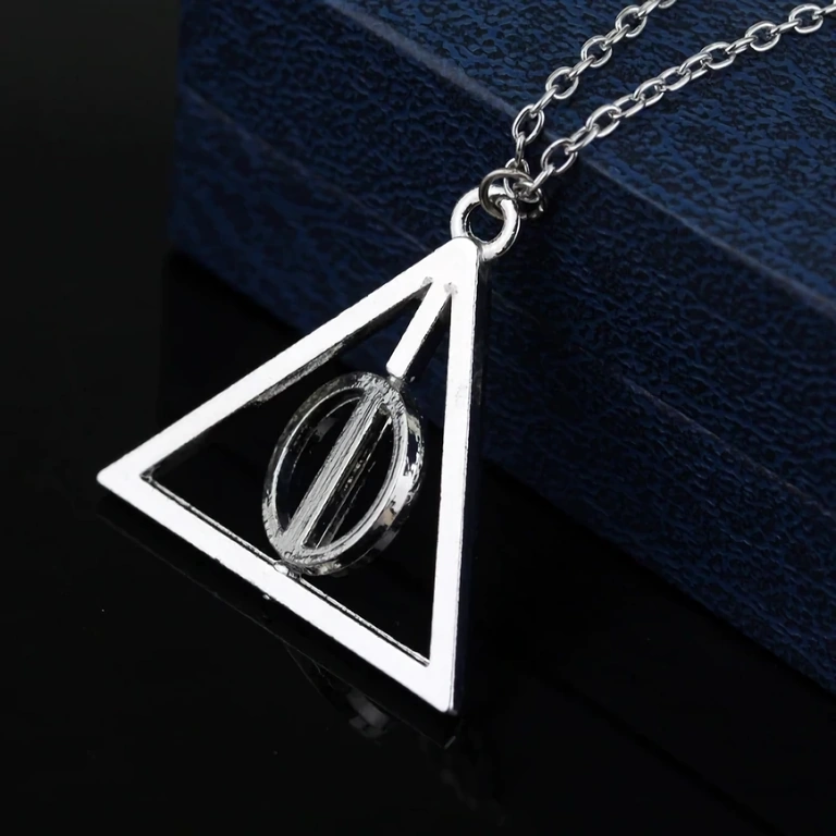 Сребърен медальон с символа Deathly Hallows