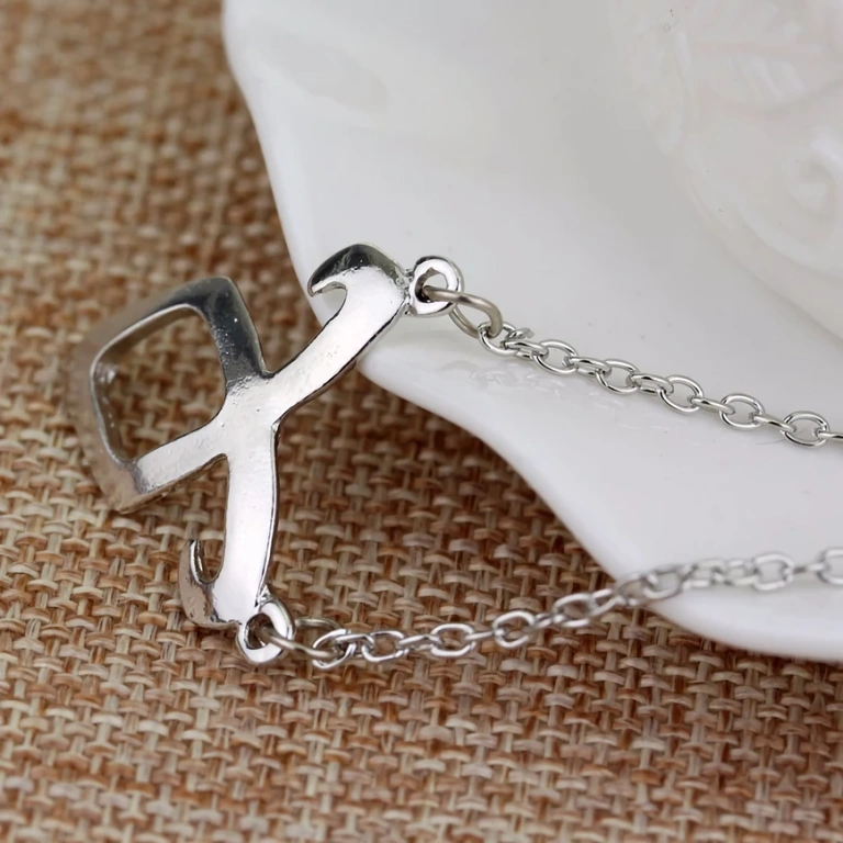 Висулка с фентъзи дизайн, базирана на символи от Mortal Instruments