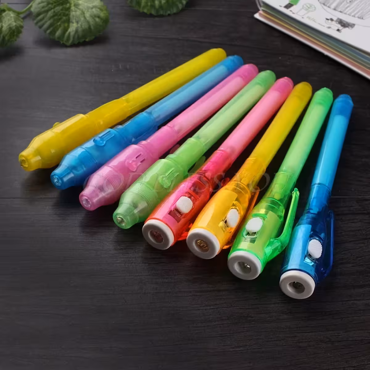 Комплект цветни химикалки с невидимо мастило, перфектни за креативни игри