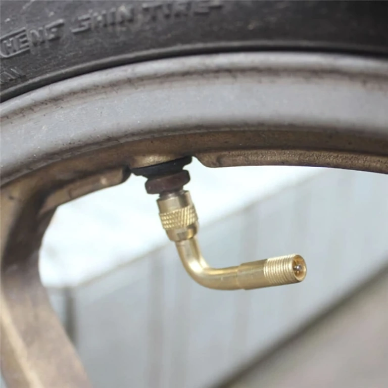 Ъглов удължител за лесно напомпване на колела