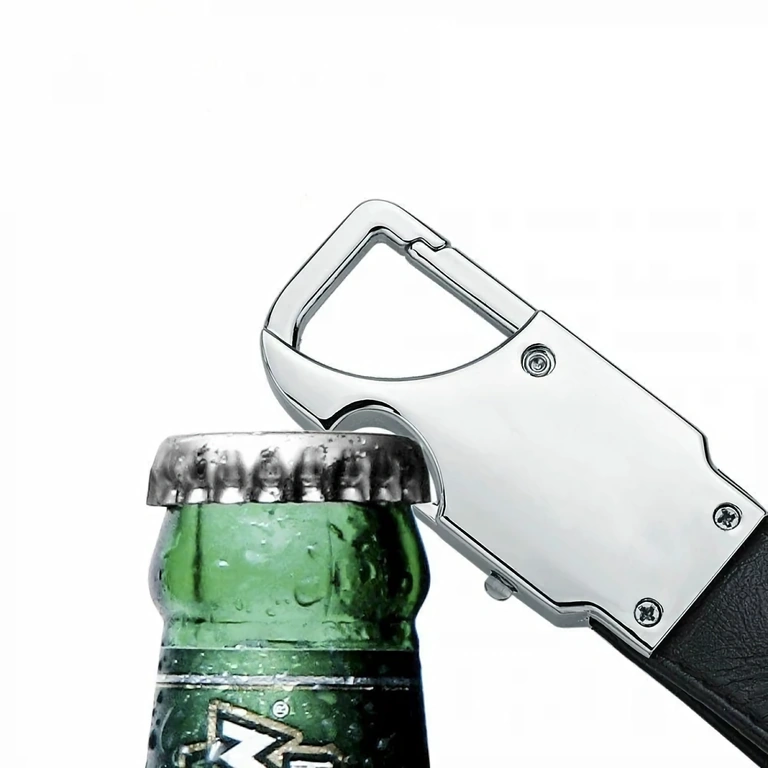 Черно кожено ключодържател с вграден отварач за бира