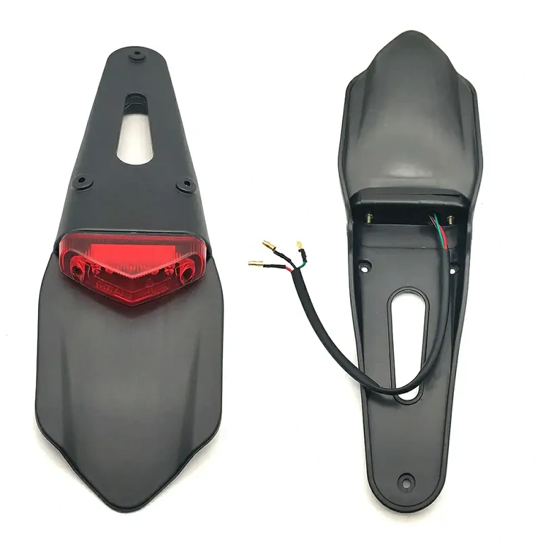 Комплект за задно крило с LED стоп за мотор