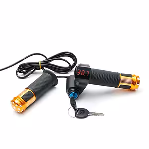 Газова ръчка с контакт и ключ за електрически велосипеди и скутери – волтметър индикатор батерия 12V-72V