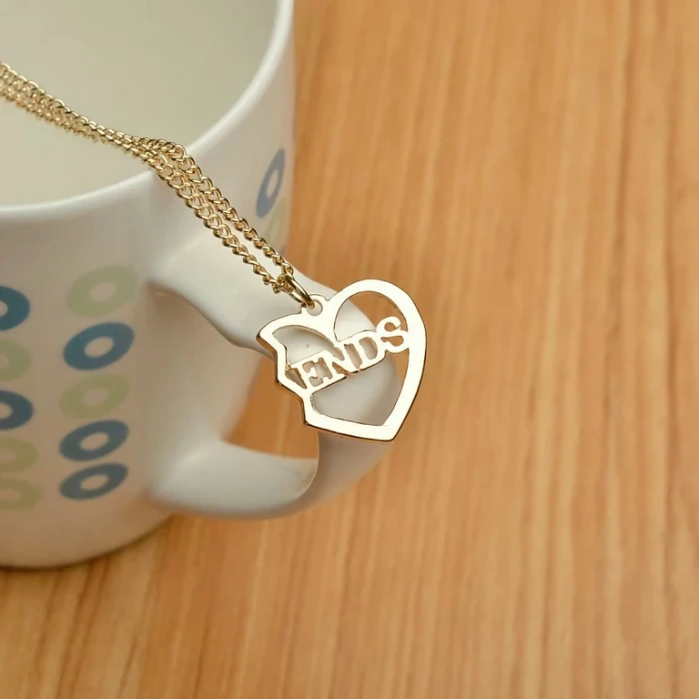 Три златни герданчета за най-добри приятели – висулки сърце