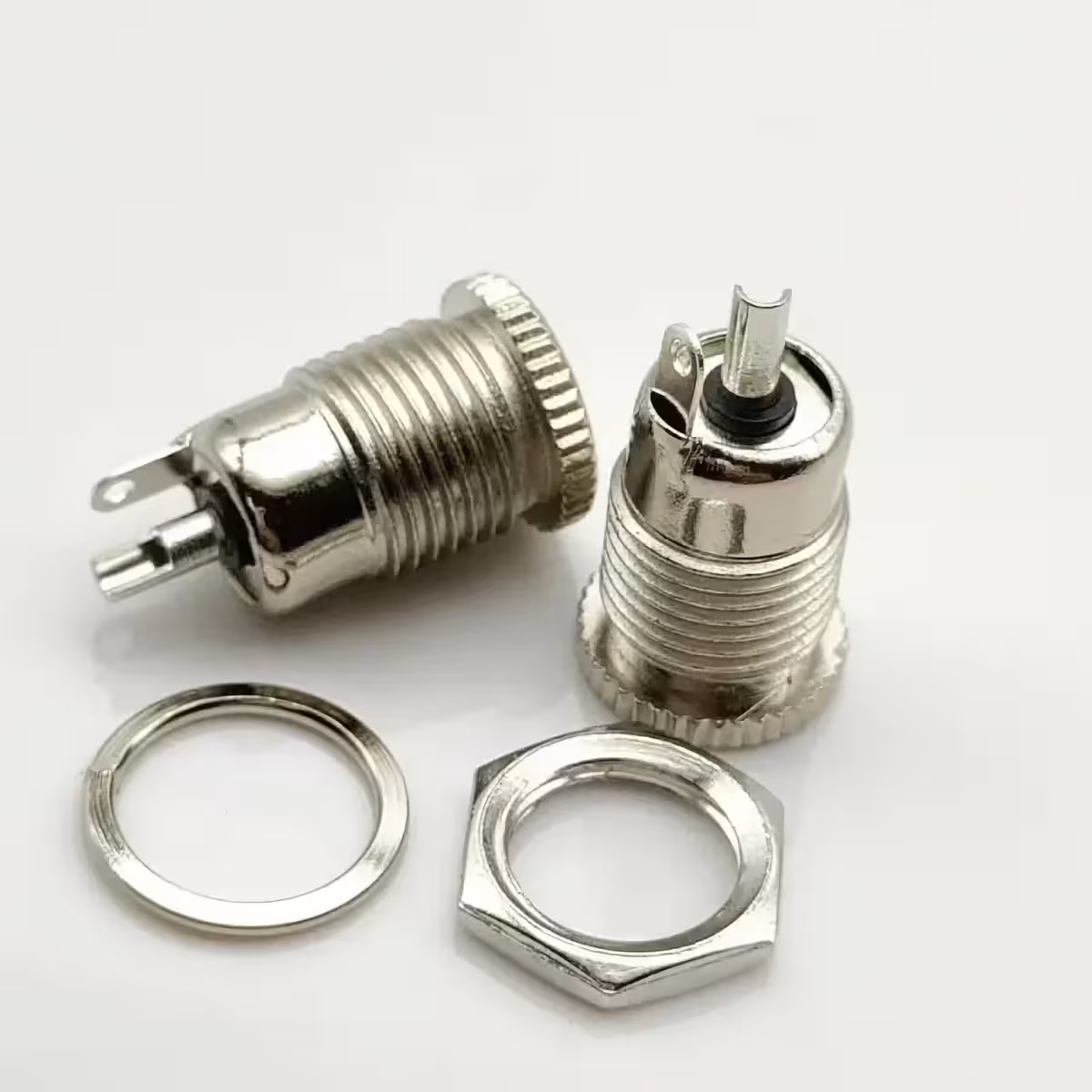 Мощно зарядно за DIY приложения и домашна електроника