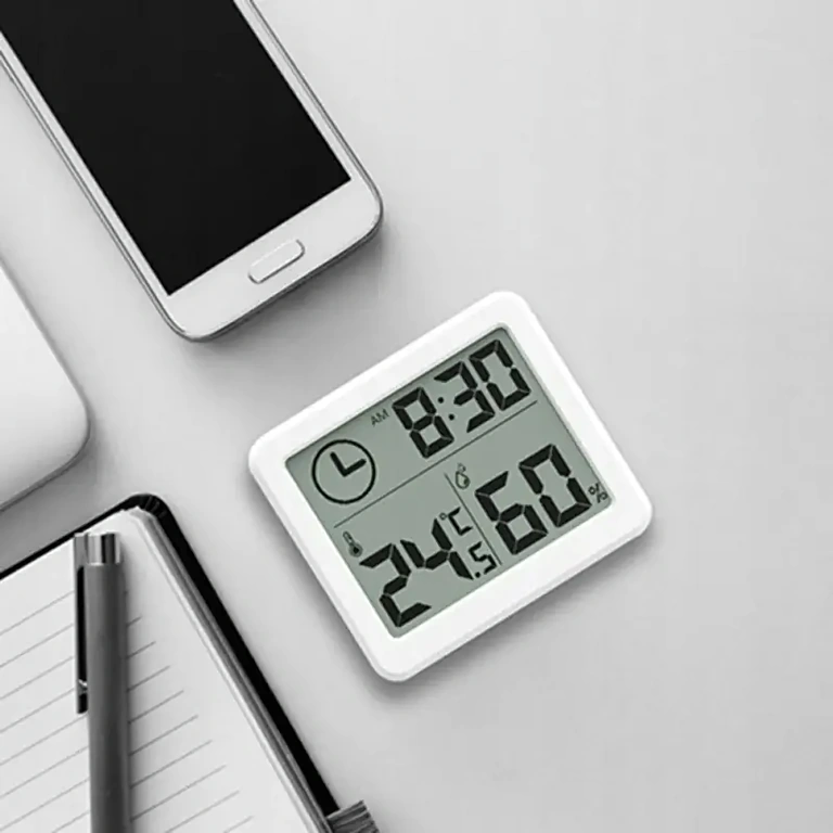 Устройство за контрол на климата в стаята с LCD екран и модерен дизайн