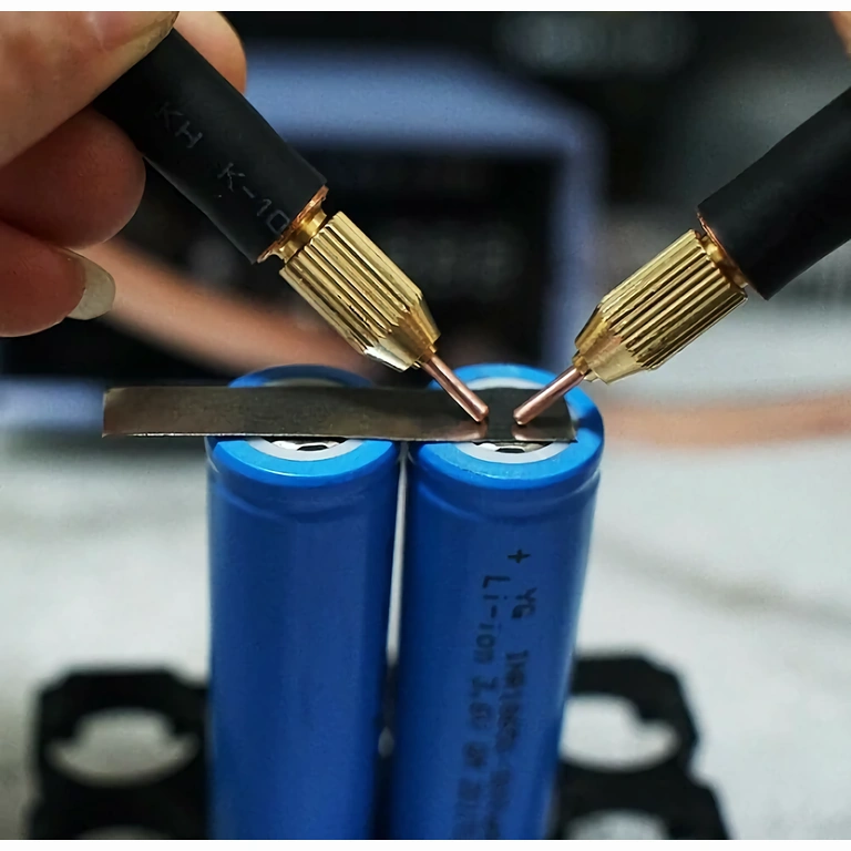 Точков заваръчен апарат 800A за батерии Li-Ion и Ni-CD