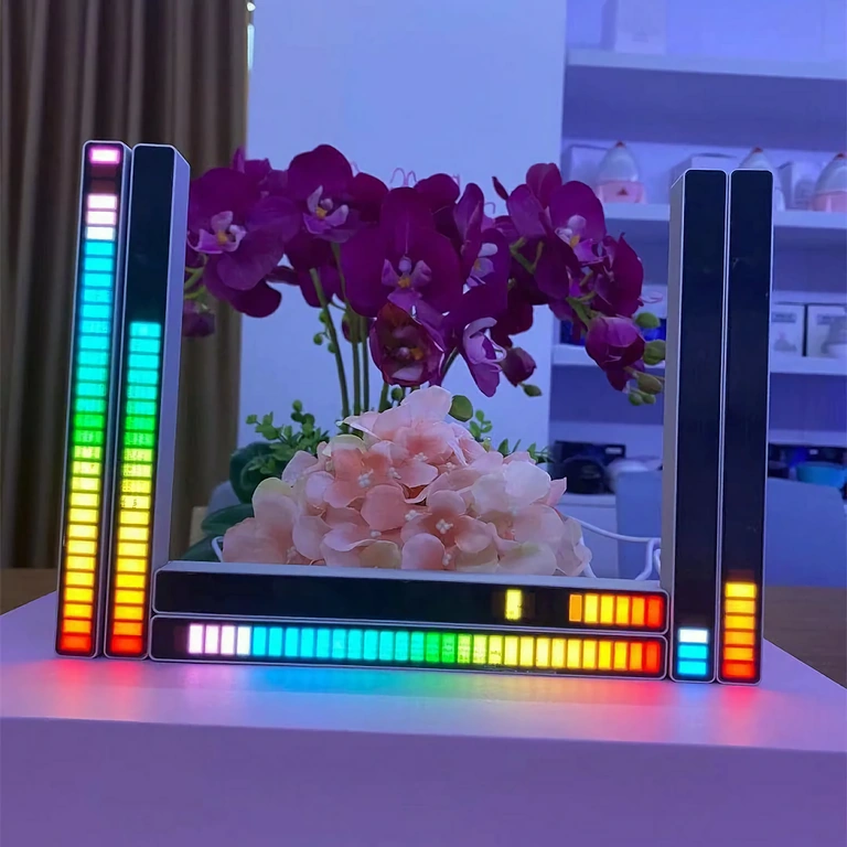 LED RGB лента, идеална за гейминг, със синхронизирани светлинни ефекти