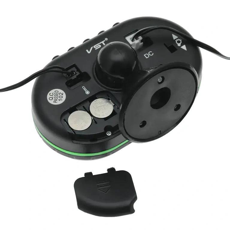 Цифров волтметър с температурен сензор за автомобил