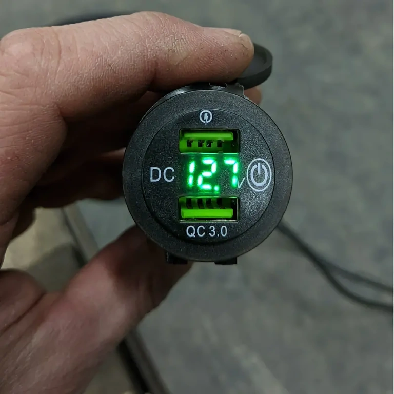 USB зарядно с два порта за кормило на мотоциклет и велосипед