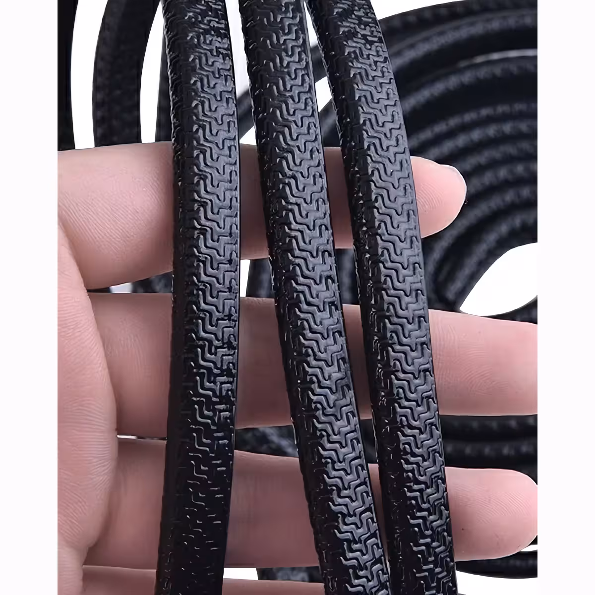 Гумена лента за уплътнение и защита на автомобилните врати