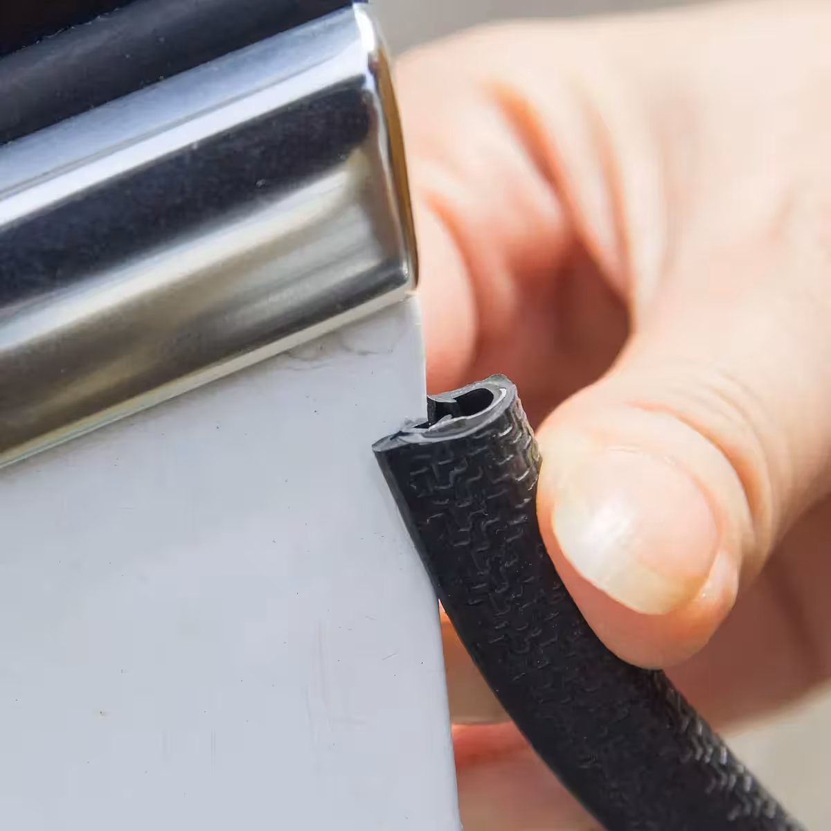 Гъвкава защитна лента за ръбовете на вратите на автомобила