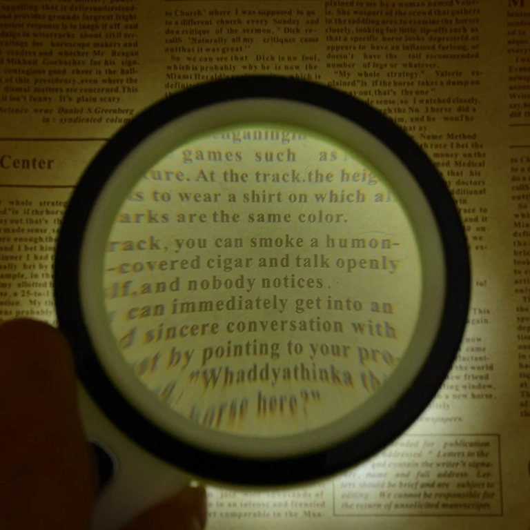 Лупа с LED светлина и прецизно увеличение за фини детайли