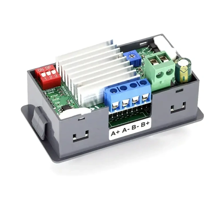 Заден изглед на CNC контролера Заден изглед с терминалите на стъпковия контролен модул за CNC