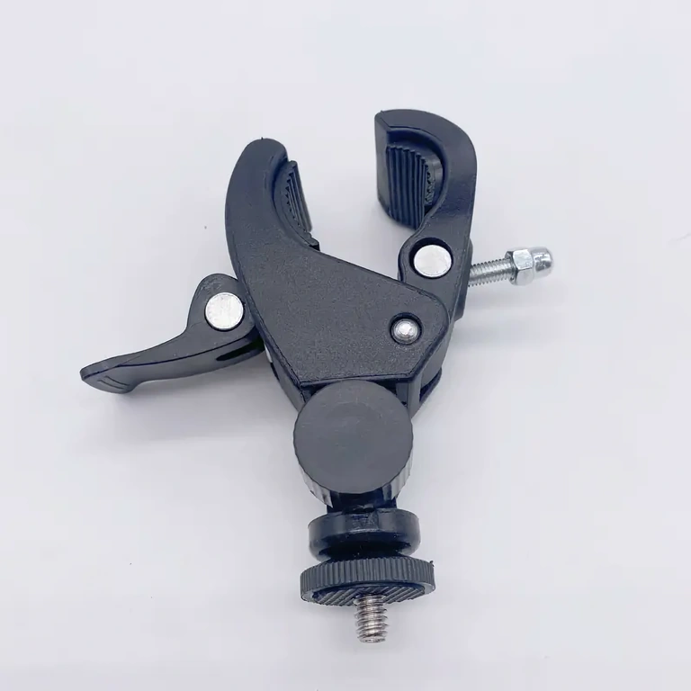 Сигурно закрепване стойка за камера Сигурно и стабилно закрепване на камерата на кормилото за динамични приключения