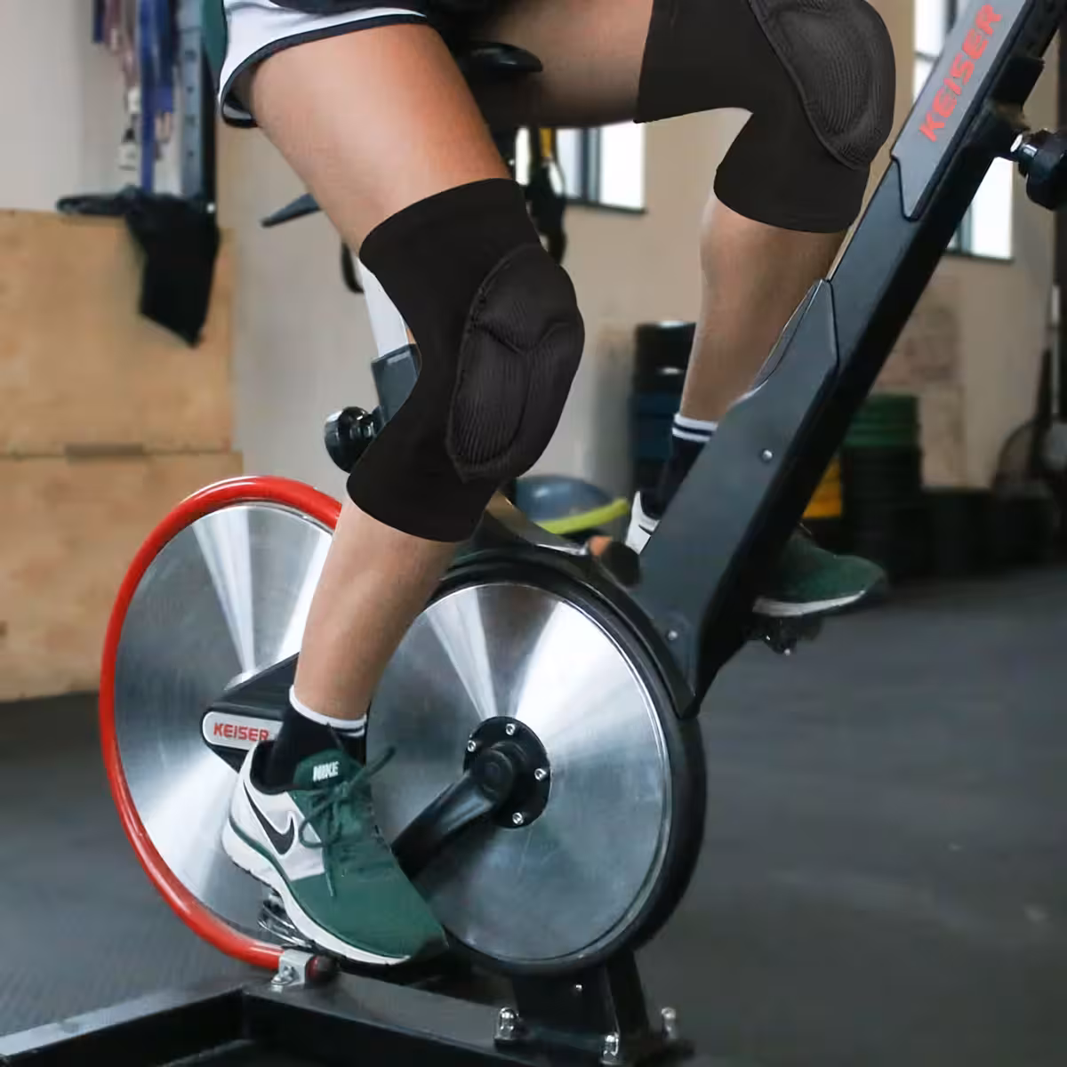 Наколенка, подходяща за танци, хандбал, волейбол, бягане и колоездене