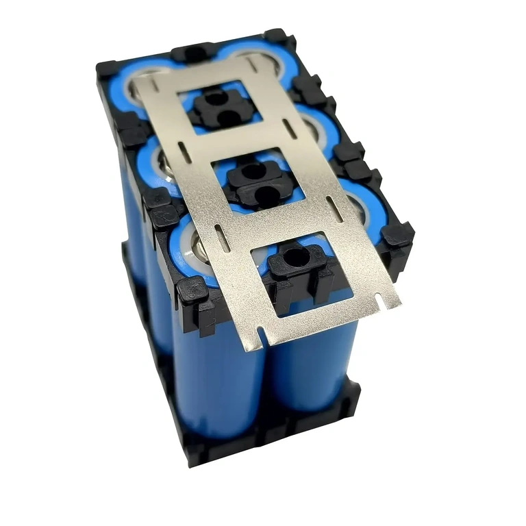 Никелова лента, приложена върху клетки 18650