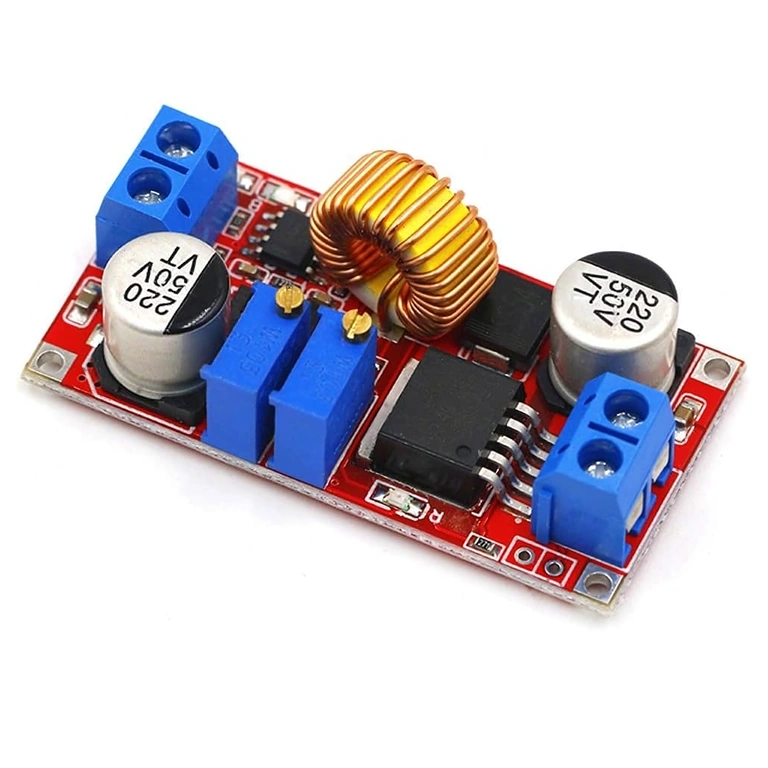 Подробен изглед на чипа XL4015 върху XL4015 step-down DC-DC модул