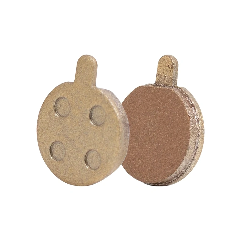 Спирачни накладки за електрическа тротинетка Спирачни накладки, монтирани на електрическа тротинетка