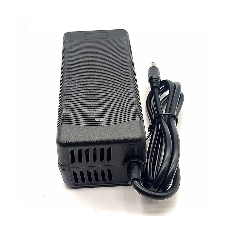 Зарядно 36V–42V 3A, висока ефективност и ниска консумация на енергия