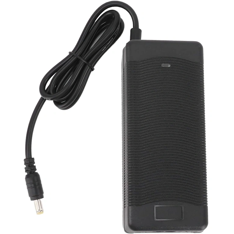 Зарядно 24V 2A с червен LED за зареждане и зелен за напълно заредена батерия