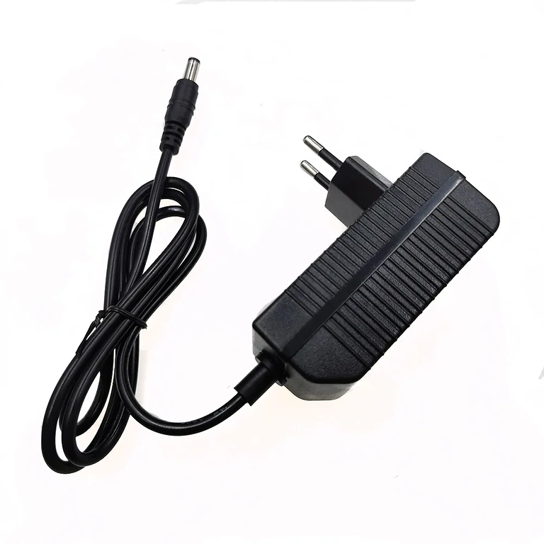 Зарядно 16.8V Li-Ion 2A – снимка от различен ъгъл, показва компактен и преносим дизайн за 14.4V батерии