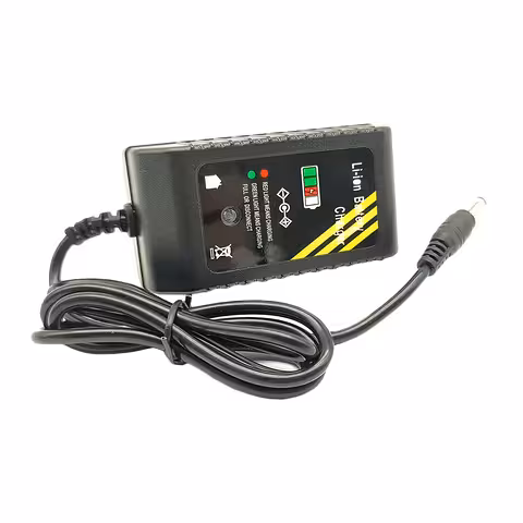 Зарядно Li-Ion 12.6V – снимка от различен ъгъл, показва компактен и преносим дизайн за 10.8V батерии