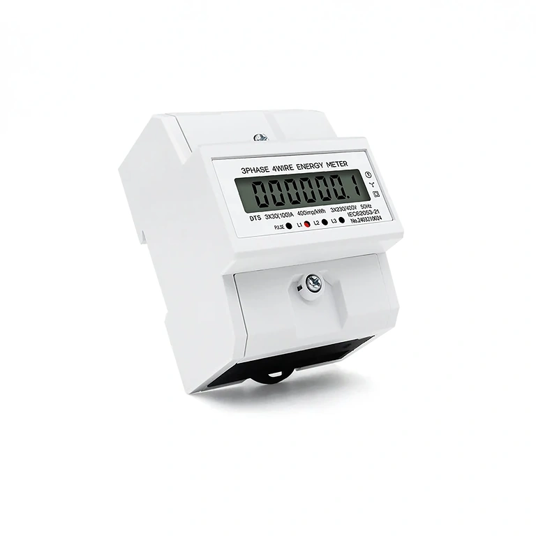 Страничен изглед на цифровия трифазен електромер, монтиран в панел
