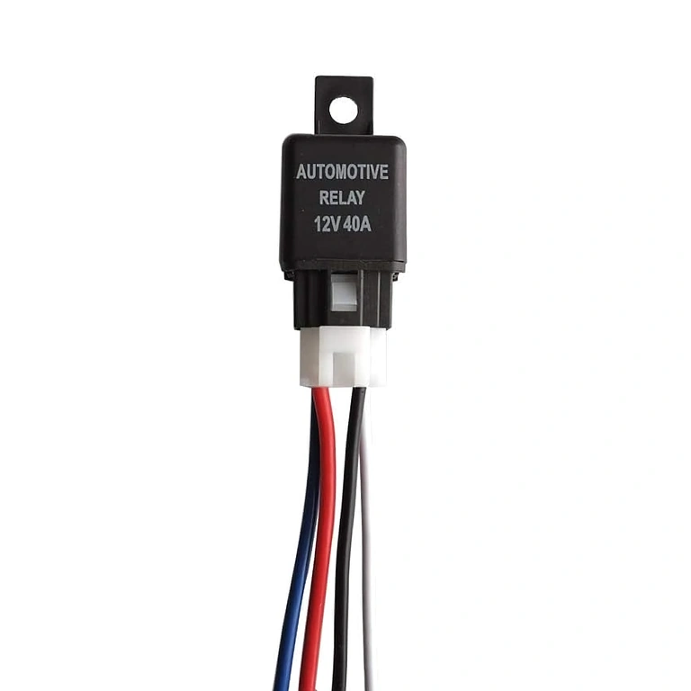 Автомобилно реле 12V 4 пина 40A със сокет – ясен челен изглед