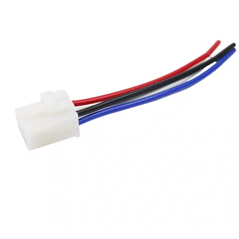 Сокет и реле 12V 4 пина 40A, монтирани – детайл на връзките