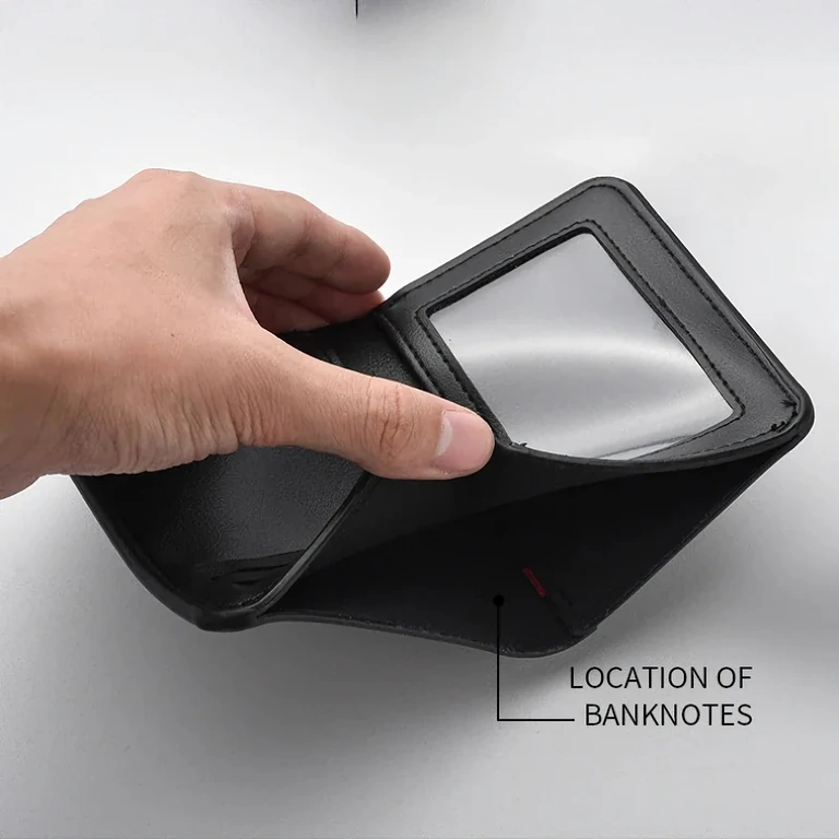 Card и ID портфейл от естествена кожа, тънък и елегантен, държан в ръка